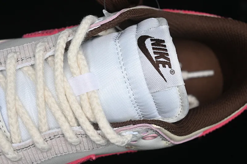 All Categories Nk SB Dunk Series Nk SB Dunk Low Low-top sneakers Nk Dunk "Surfaces In Brown And Sail" Panda Prank Flying Over the Skyline Weiyi Pink White Low-top casual sneakers DD1503-124